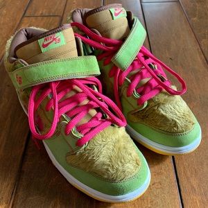 NikeSB Dunk Mid Mama Bear 12